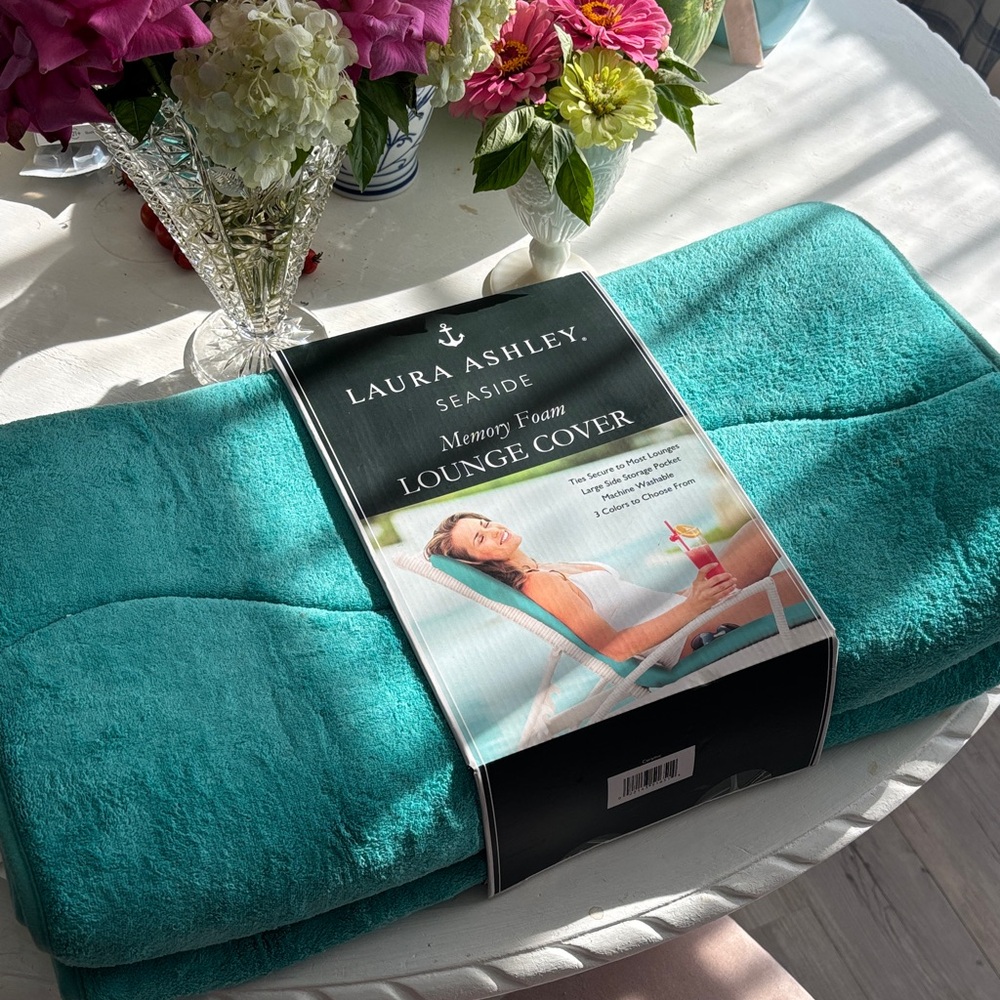 New Laura Ashley Seaside Memory Foam Lounge Chair Cover